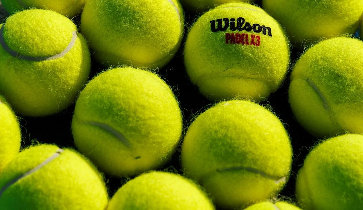 Skillnaden mellan padelbollar och tennisbollar 